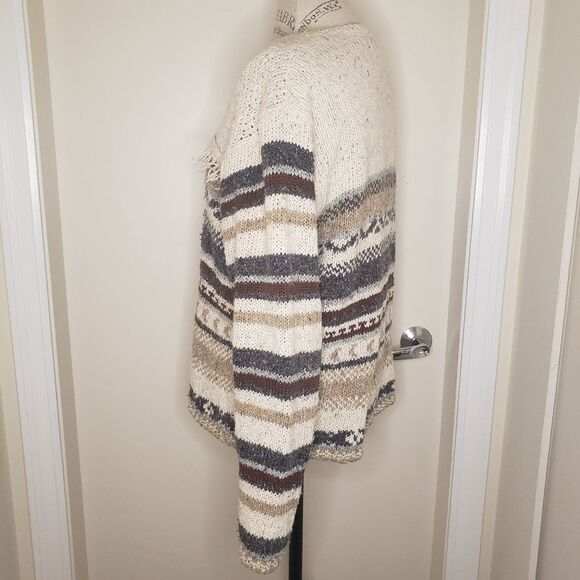 Scandinavian stripe knit sweater - Picture 2 of 6